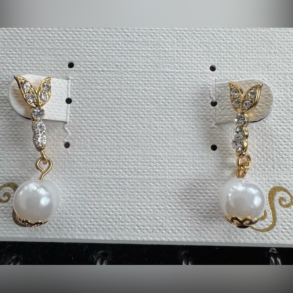 Jewelry - Carolee White Pearl and Gold Studded Chain  Earrings